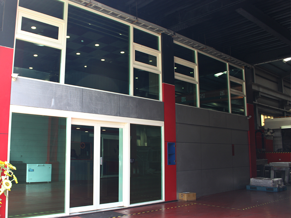 磊東精密CNC銑床加工